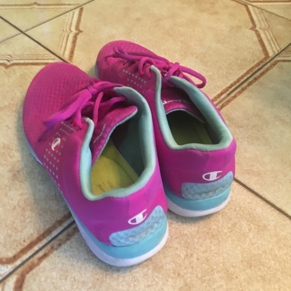 LADIES Champion runners - Picture 4 of 4